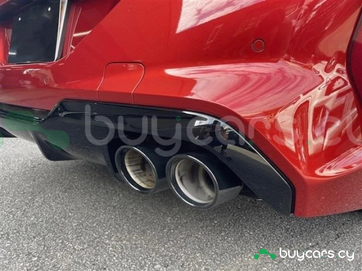 BMW M8 Красный