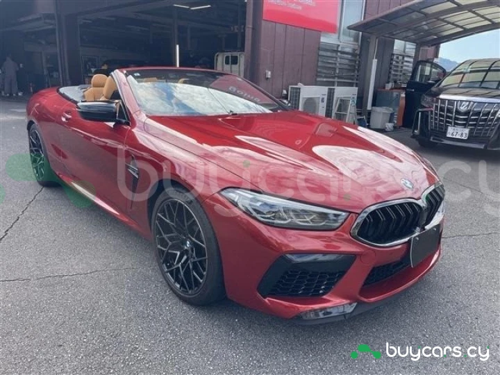 BMW M8 Красный