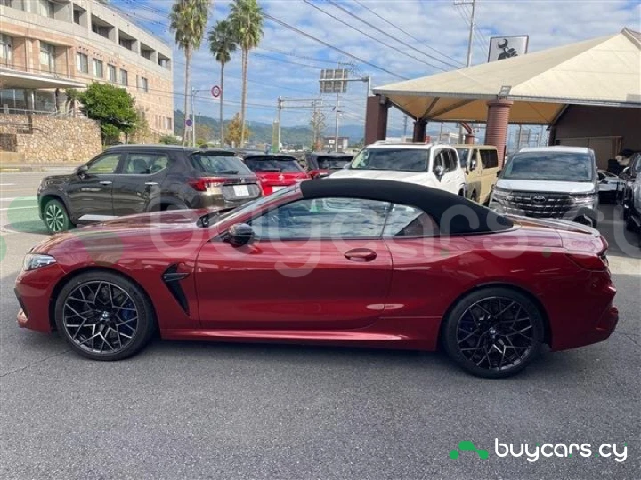 BMW M8 Красный