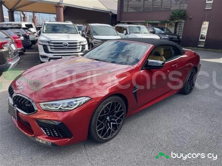 BMW M8 Красный