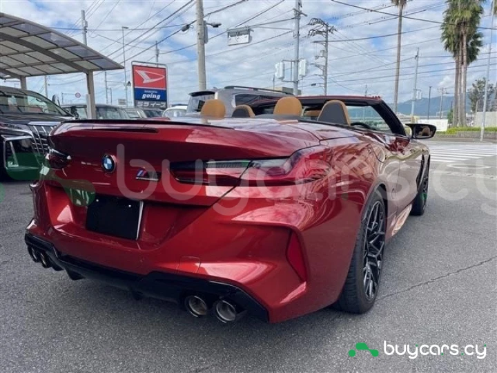 BMW M8 Красный