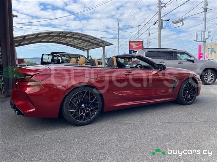 BMW M8 Красный