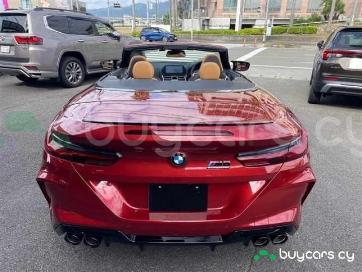 BMW M8 Красный