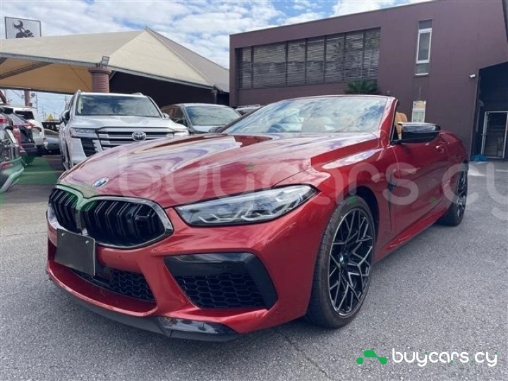 BMW M8 Красный