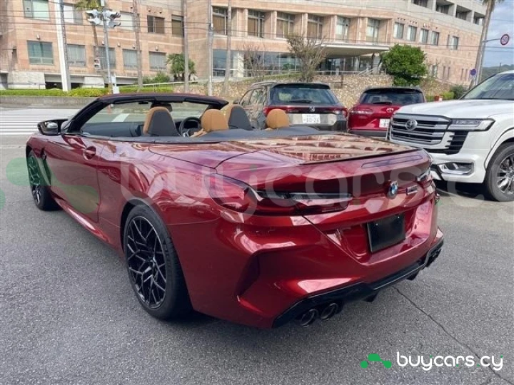 BMW M8 Красный