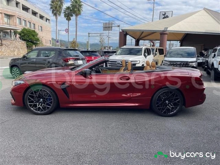 BMW M8 Красный