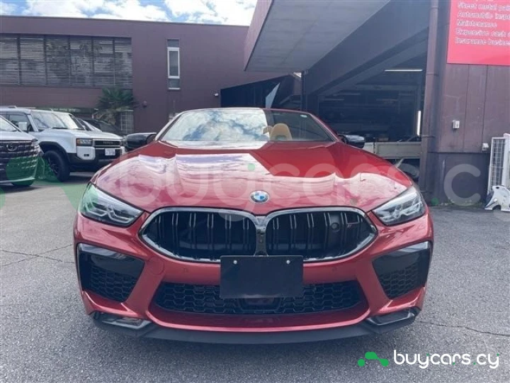BMW M8 Красный