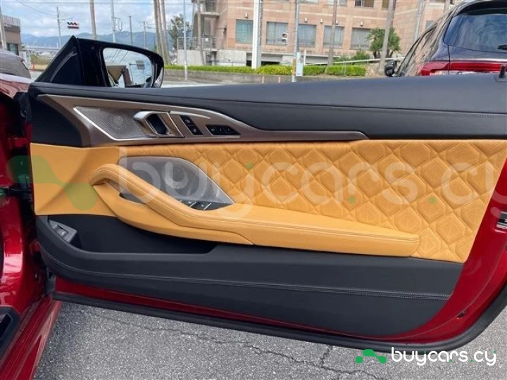 BMW M8 Красный