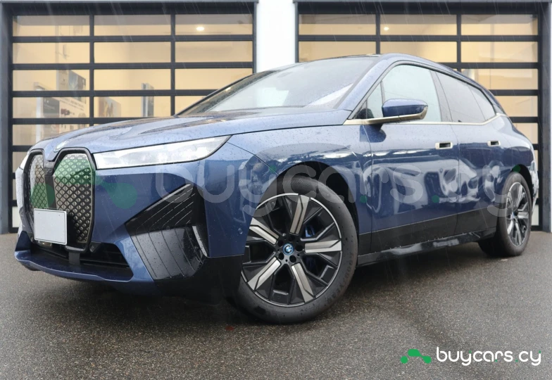 BMW iX Синий
