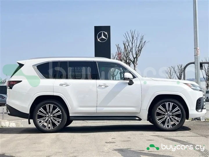 Lexus LX Белый