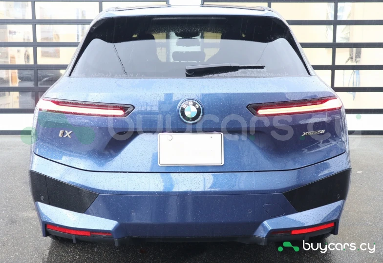 BMW iX Синий