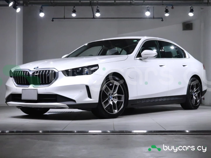 BMW i5 Белый