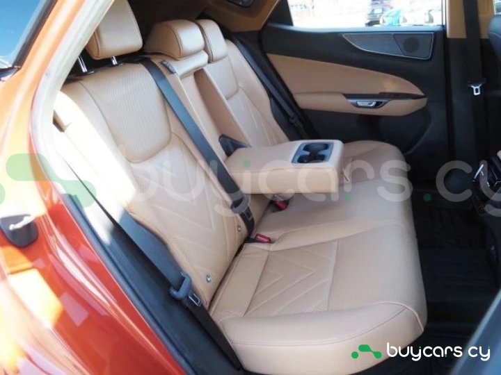 Lexus NX Красный