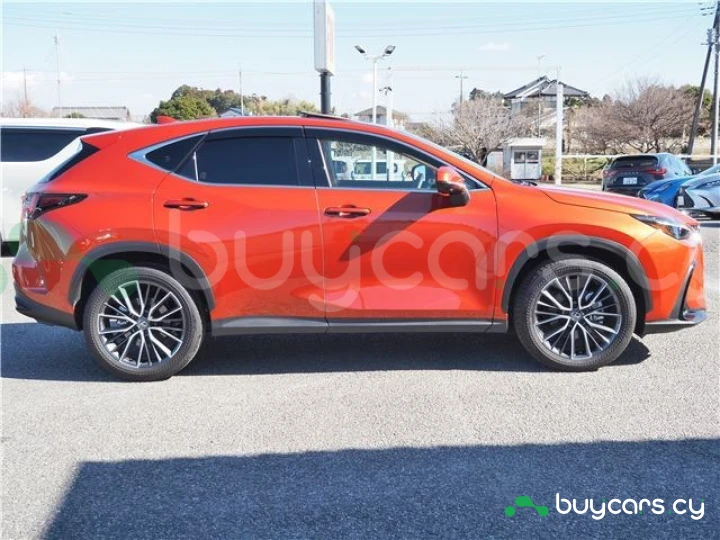 Lexus NX Красный