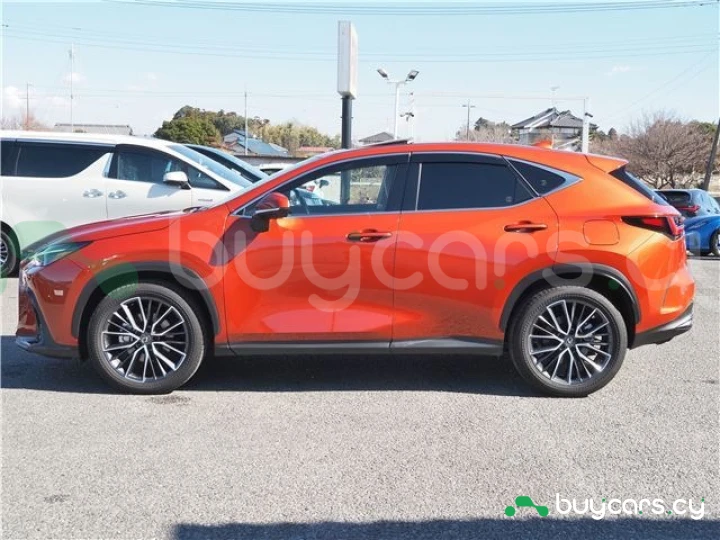 Lexus NX Красный