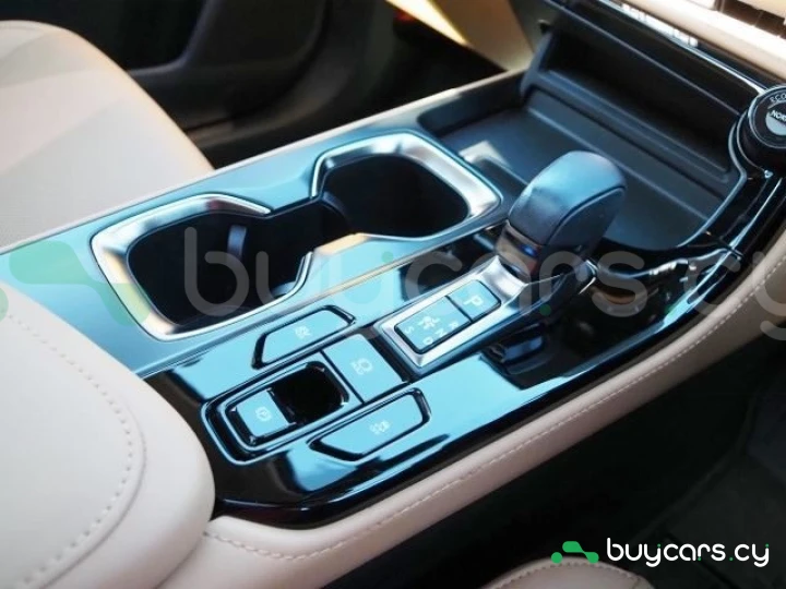 Lexus NX Красный