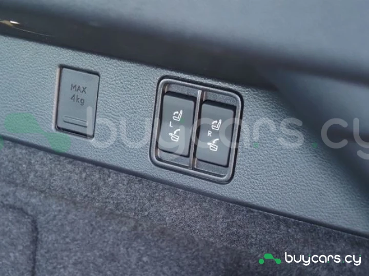 Lexus NX Красный