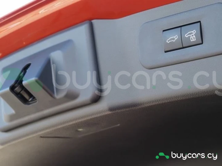 Lexus NX Красный