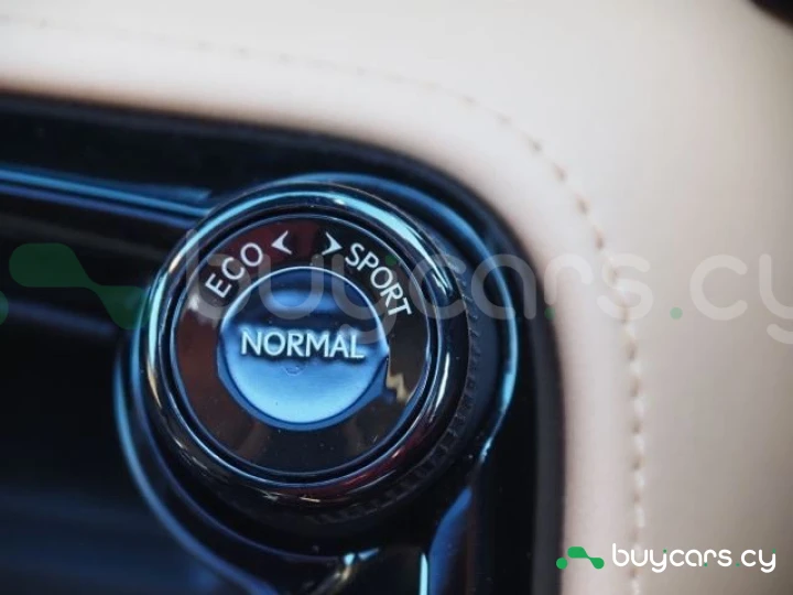 Lexus NX Красный