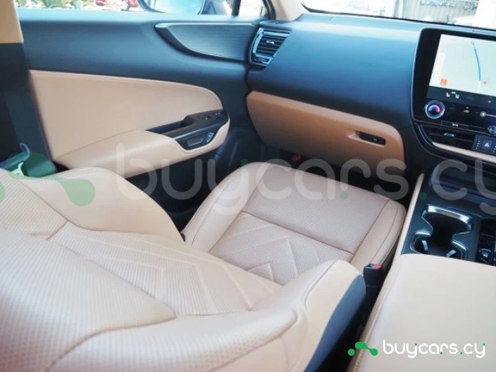 Lexus NX Красный