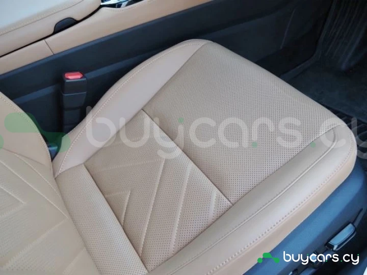 Lexus NX Красный