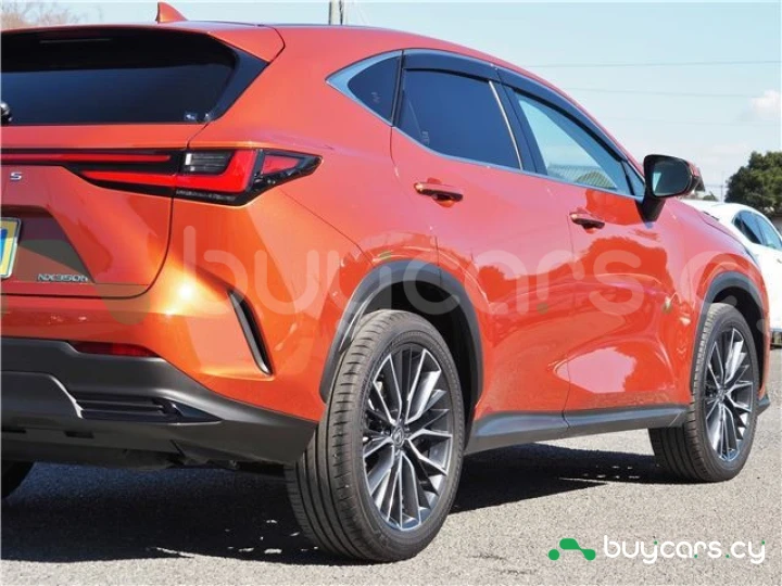 Lexus NX Красный