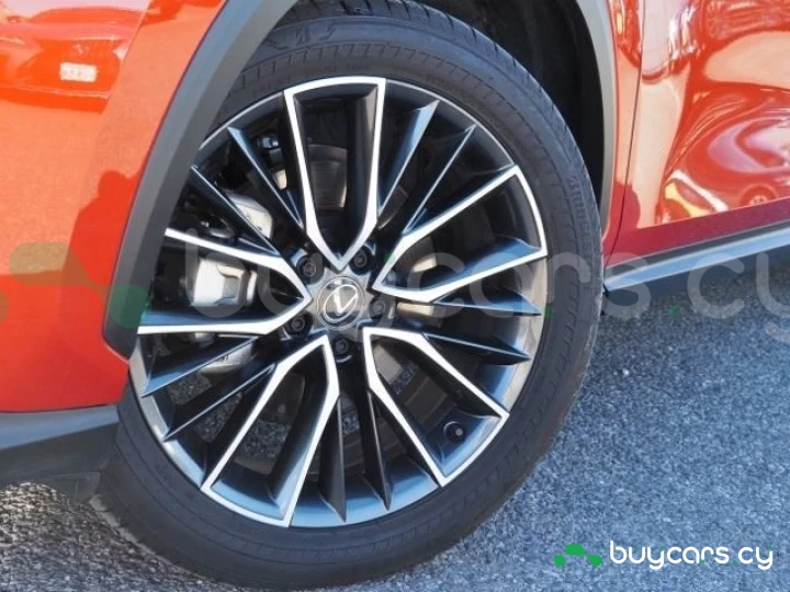 Lexus NX Красный