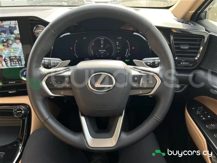 Lexus NX Белый