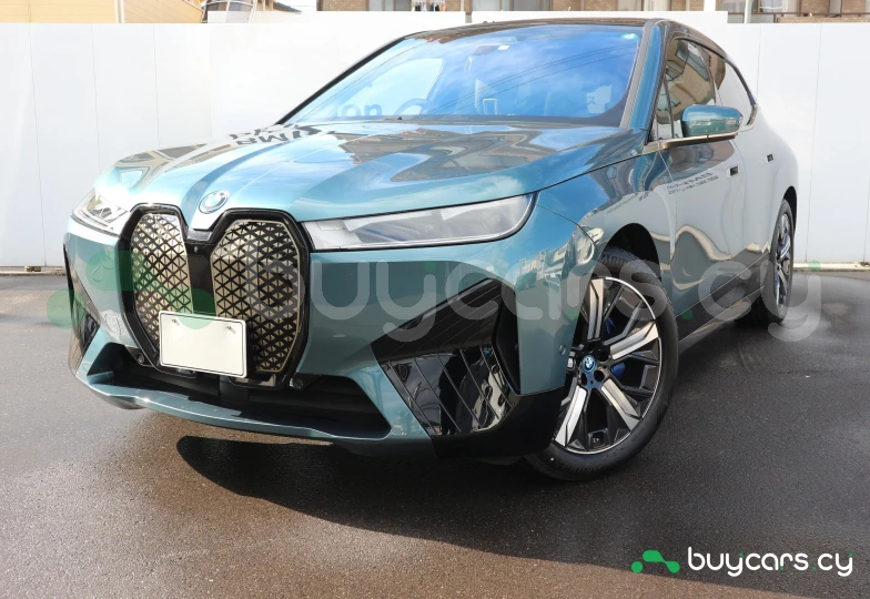 BMW iX Бирюзовый