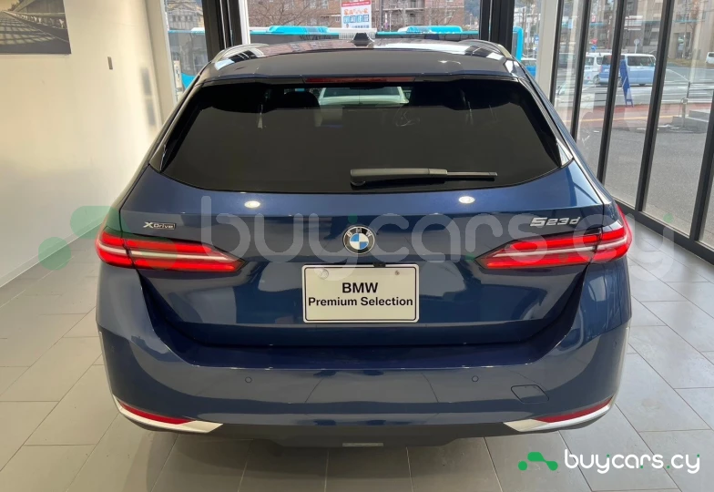 BMW 5 series Blue