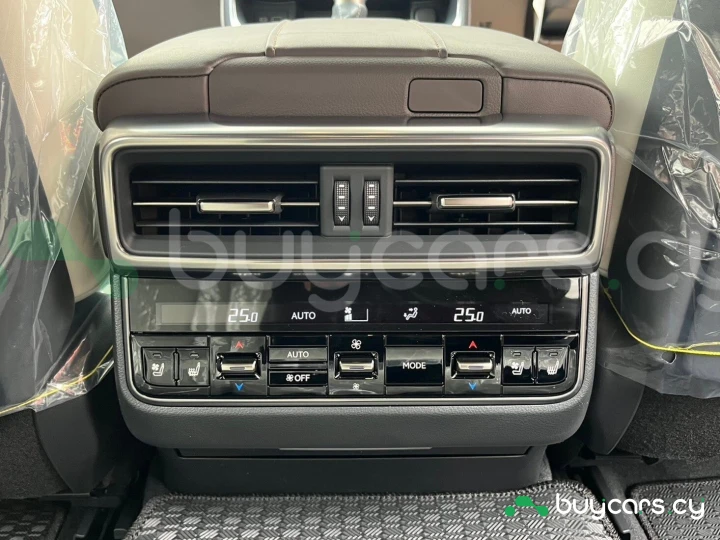 Lexus LX Зеленый