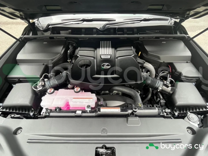 Lexus LX Зеленый