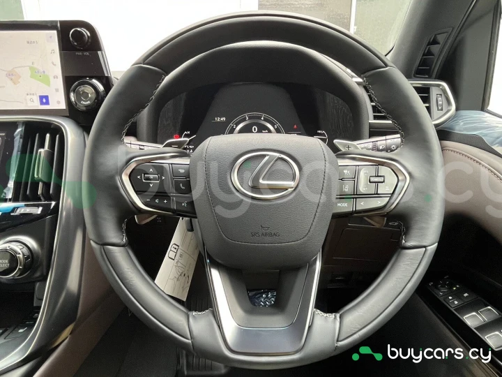 Lexus LX Зеленый