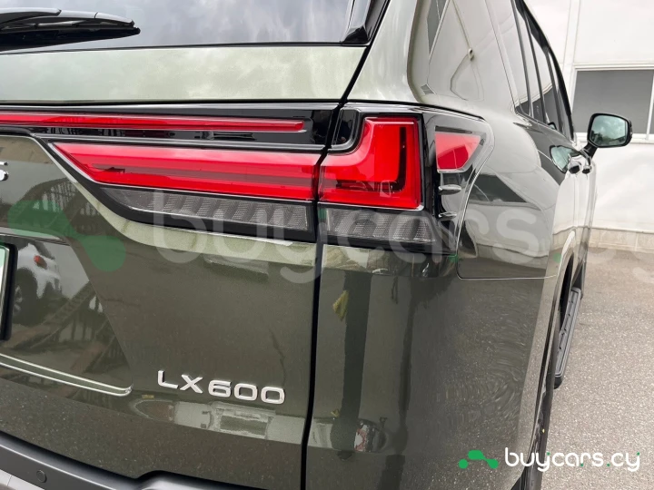 Lexus LX Зеленый