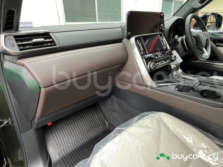 Lexus LX Зеленый