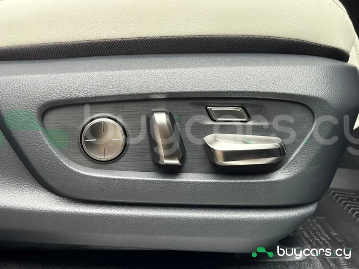 Lexus LX Зеленый