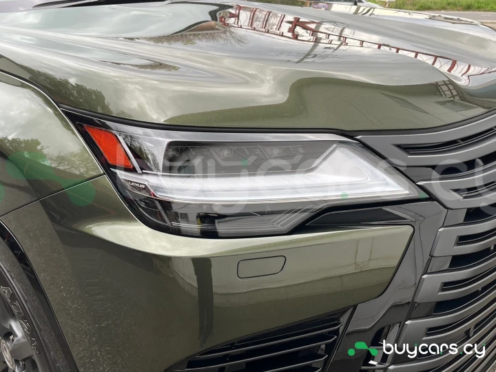 Lexus LX Зеленый