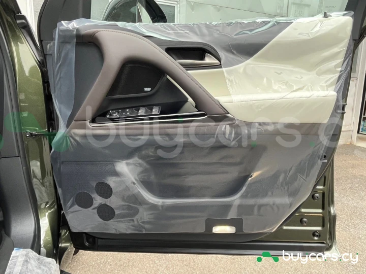 Lexus LX Зеленый