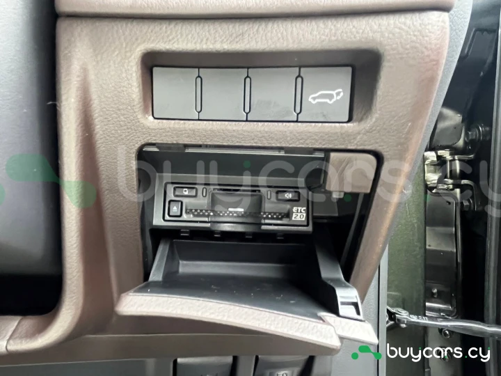 Lexus LX Зеленый