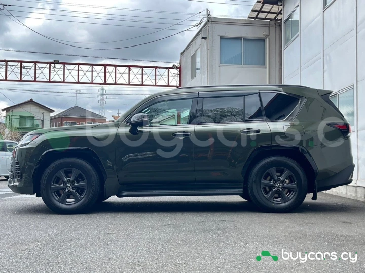 Lexus LX Зеленый