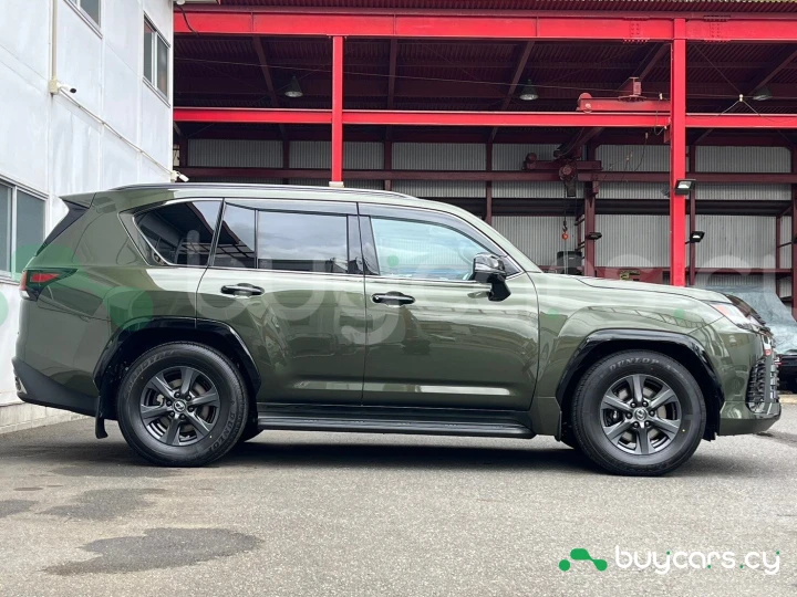 Lexus LX Зеленый