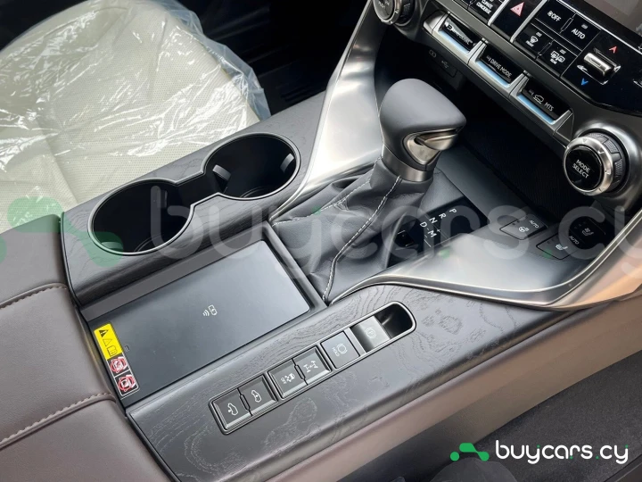 Lexus LX Зеленый