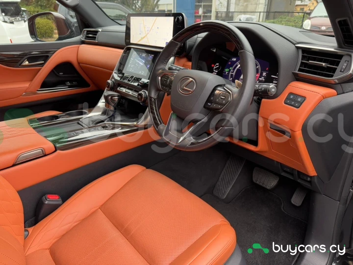 Lexus LX Черный