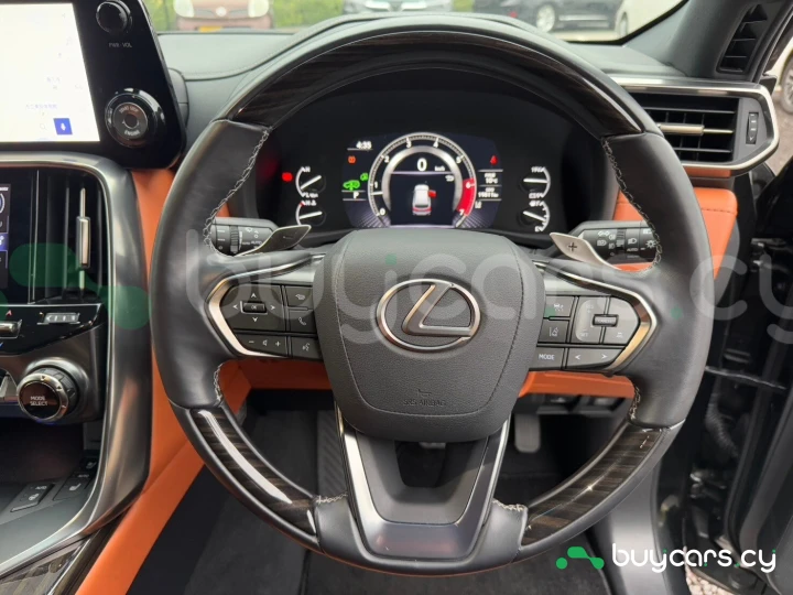 Lexus LX Черный