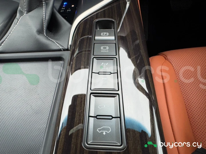 Lexus LX Черный