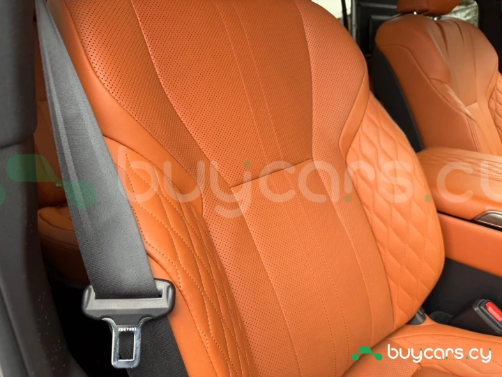 Lexus LX Черный