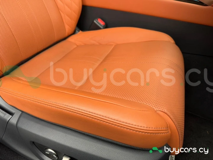 Lexus LX Черный