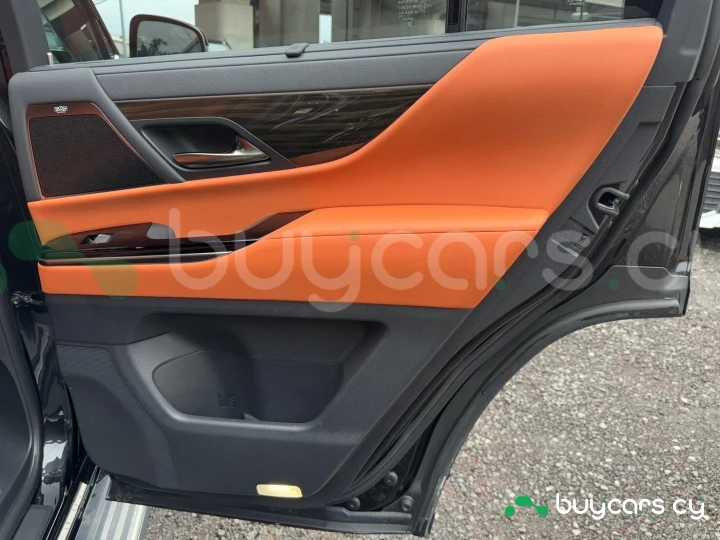 Lexus LX Черный