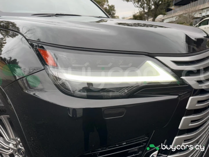 Lexus LX Черный