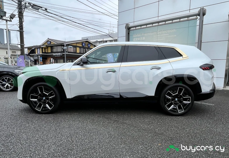BMW XM Белый